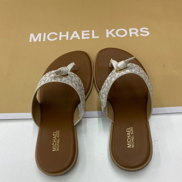 NEW MICHAEL KORS CINDY SANDALS! - Picture 3 of 3